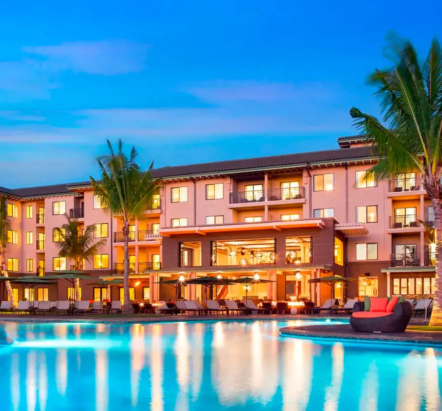 The front view of the Residence Inn by Marriot Maui Wailea and its swimming pool