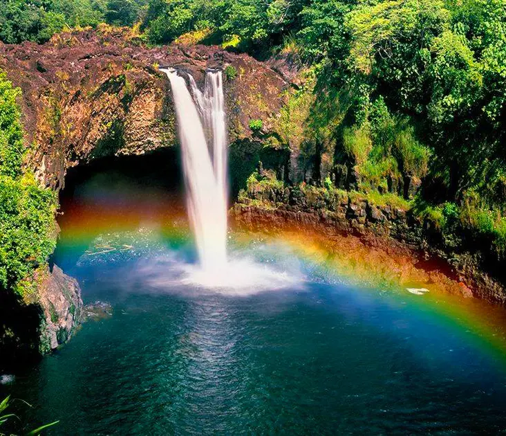 A spectacular view of the Rainbow Falls in Hilo