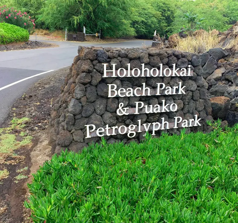 The entrance of Holoholokai Beach Park