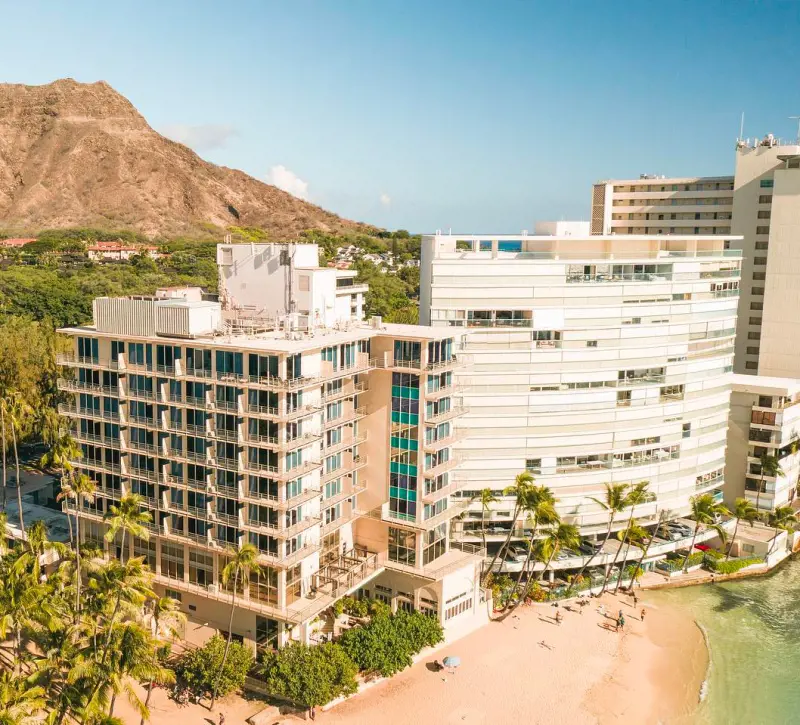 Kaimana Beach Hotel perfectly situated between the Diamond Head and the ocean