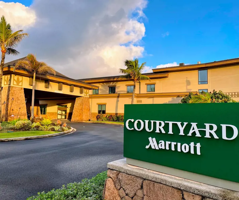The entrance point of the Courtyard by Marriott Oahu North Shore