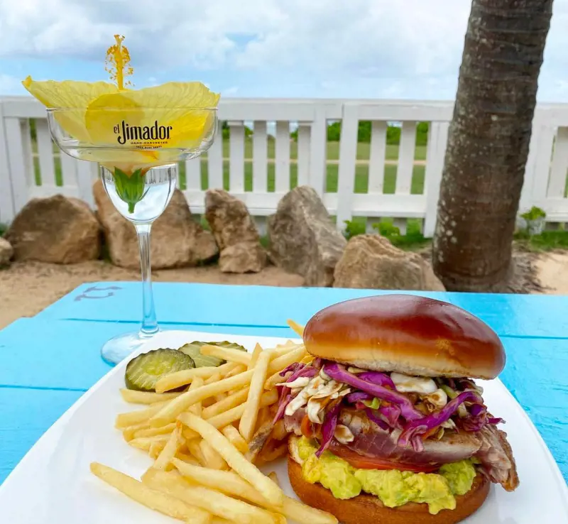 Mouth-watering burger and fries to taste during the food tour in Kauai