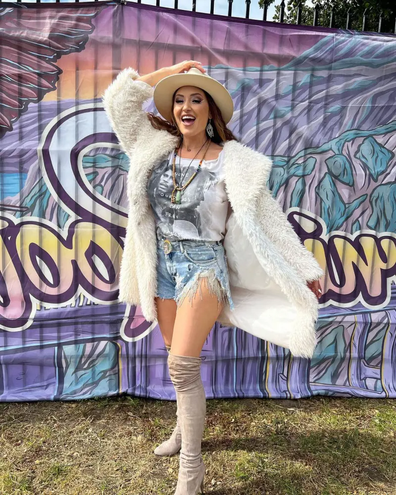 Anuhea strikes a pose at California Roots Festival in May 2023