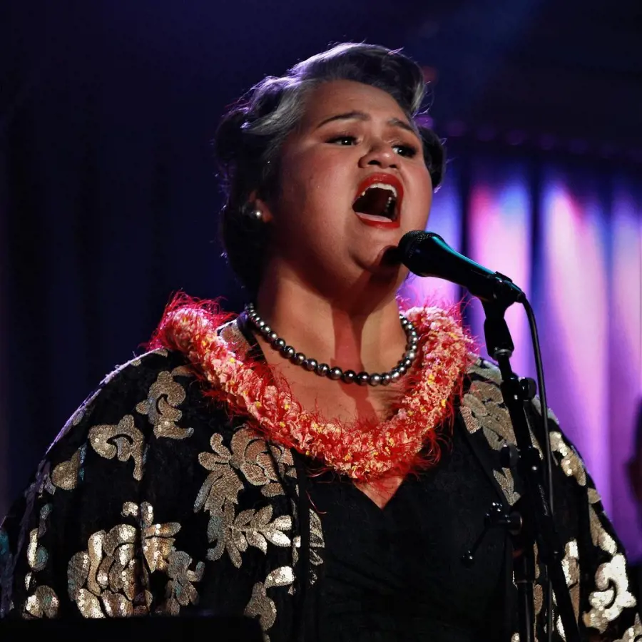 Paula performs at the Blue Note Hawaii in November 2022